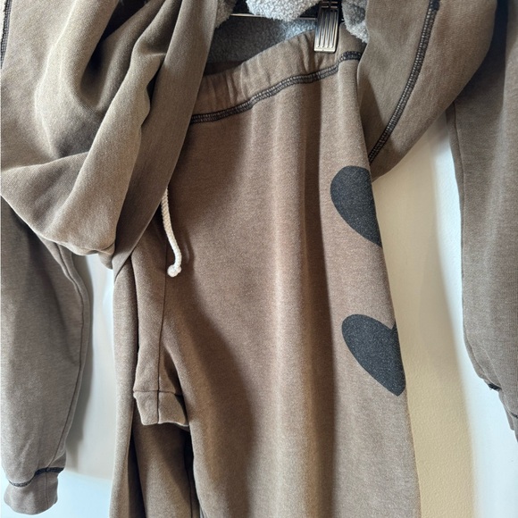Saltwater Luxe Lounge Set Brown Heart Kevvy Sweatshirt and Elara Pants S / M - Picture 10 of 13